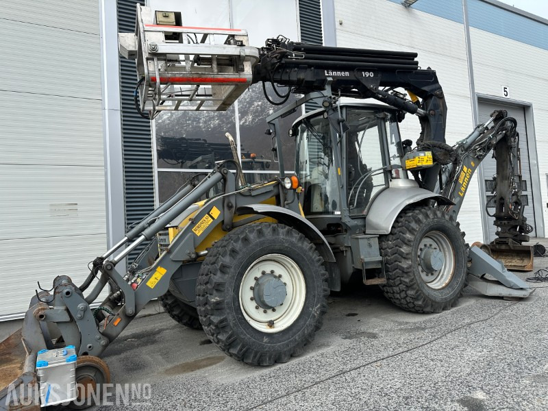 2007 8600E LÄNNEN SKINNE/VEI GRAVELASTER M/PERSONLIFT, RAMMESTYRT - JERNBANE MASKIN - Retroexcavadora: foto 1 2007 8600E LÄNNEN SKINNE/VEI GRAVELASTER M/PERSONLIFT, RAMMESTYRT - JERNBANE MASKIN - Retroexcavadora: foto 1