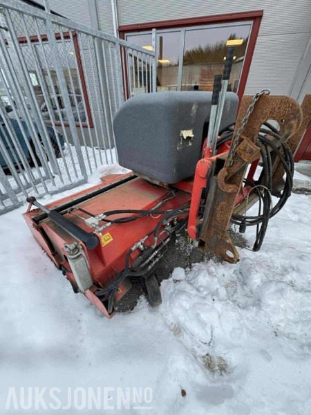 2011 Feieaggregat med vanntank og oppsamler Dücker FKM 2200 - Barredora cucharón: foto 2 2011 Feieaggregat med vanntank og oppsamler Dücker FKM 2200 - Barredora cucharón: foto 2