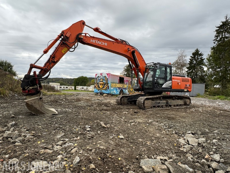 2013 Hitachi ZX250LC-5B – med Indexator tiltrotator,sorterings-/rivningsklype,pigghammer, 3 skuffer - Excavadora: foto 1 2013 Hitachi ZX250LC-5B – med Indexator tiltrotator,sorterings-/rivningsklype,pigghammer, 3 skuffer - Excavadora: foto 1