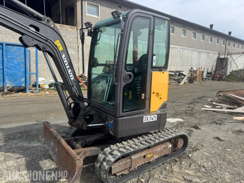 2013 Volvo ECR25D gravemaskin med 3 skuffer - Miniexcavadora: foto 5 2013 Volvo ECR25D gravemaskin med 3 skuffer - Miniexcavadora: foto 5