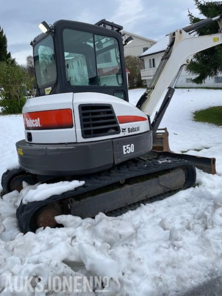 2014 Bobcat E50 5 tonns graver med to skuffer, S40 hurtigfeste og nye gummibelter. - Excavadora: foto 5 2014 Bobcat E50 5 tonns graver med to skuffer, S40 hurtigfeste og nye gummibelter. - Excavadora: foto 5