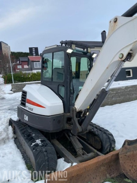 2014 Bobcat E50 5 tonns graver med to skuffer, S40 hurtigfeste og nye gummibelter. - Excavadora: foto 4 2014 Bobcat E50 5 tonns graver med to skuffer, S40 hurtigfeste og nye gummibelter. - Excavadora: foto 4