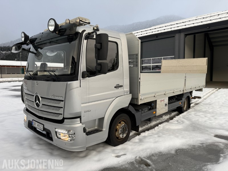 2016 Mercedes-Benz Atego 816 planbil med Zepro løftelem - C1 førarkort - Eu godkjent - Camión caja abierta: foto 1 2016 Mercedes-Benz Atego 816 planbil med Zepro løftelem - C1 førarkort - Eu godkjent - Camión caja abierta: foto 1