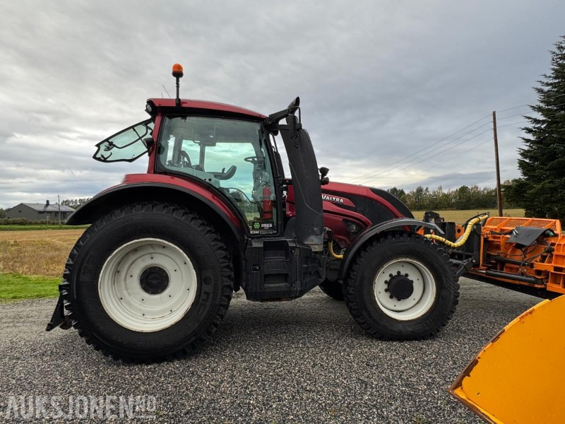 2016 Valtra T174E med Schmidt Tellefsdal U-LS 43.6 plog (2022), Valtra 76 frontlaster og betong lodd - Tractor: foto 4 2016 Valtra T174E med Schmidt Tellefsdal U-LS 43.6 plog (2022), Valtra 76 frontlaster og betong lodd - Tractor: foto 4