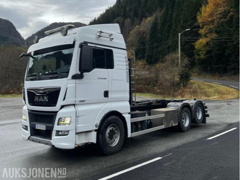 2017 MAN TGX 650 krokløft - KUN 130 000 km - 21 tonn kapasitet på krok - Camión multibasculante: foto 1 2017 MAN TGX 650 krokløft - KUN 130 000 km - 21 tonn kapasitet på krok - Camión multibasculante: foto 1