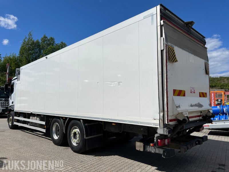2018 Mercedes-Benz Antos 2545 skapbil med kjøleaggregat, baklem, lav km, DAB, Automat - Camión caja cerrada: foto 3 2018 Mercedes-Benz Antos 2545 skapbil med kjøleaggregat, baklem, lav km, DAB, Automat - Camión caja cerrada: foto 3