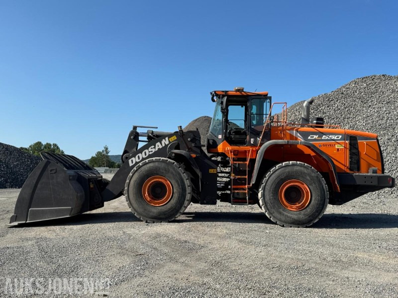 2019 Doosan DL550-5 hjullaster med skuffe / Spakstyring / Loadtronic vekt - Cargadora de ruedas: foto 4 2019 Doosan DL550-5 hjullaster med skuffe / Spakstyring / Loadtronic vekt - Cargadora de ruedas: foto 4