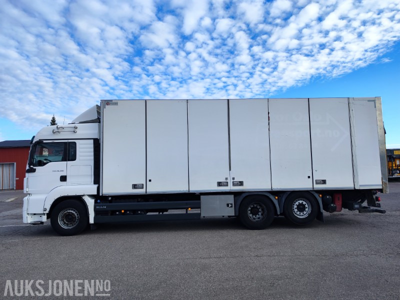 2019 MAN TGS 26.350 • Skapbil med sideåpning og Zepro lift • Euro 6 • 5500 mm akselavstand - Camión caja cerrada: foto 1 2019 MAN TGS 26.350 • Skapbil med sideåpning og Zepro lift • Euro 6 • 5500 mm akselavstand - Camión caja cerrada: foto 1