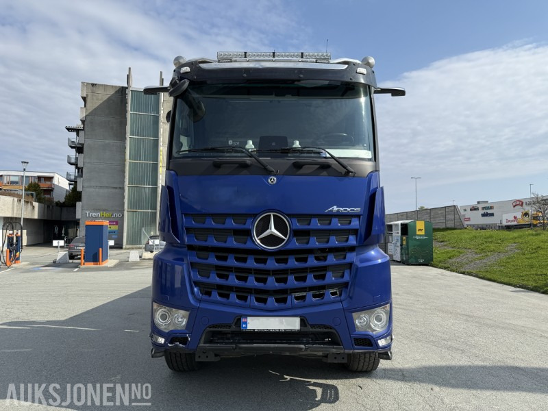 2021 Mercedes-Benz Arocs 3263 8x4 tridem tippbil - Camión volquete: foto 2 2021 Mercedes-Benz Arocs 3263 8x4 tridem tippbil - Camión volquete: foto 2