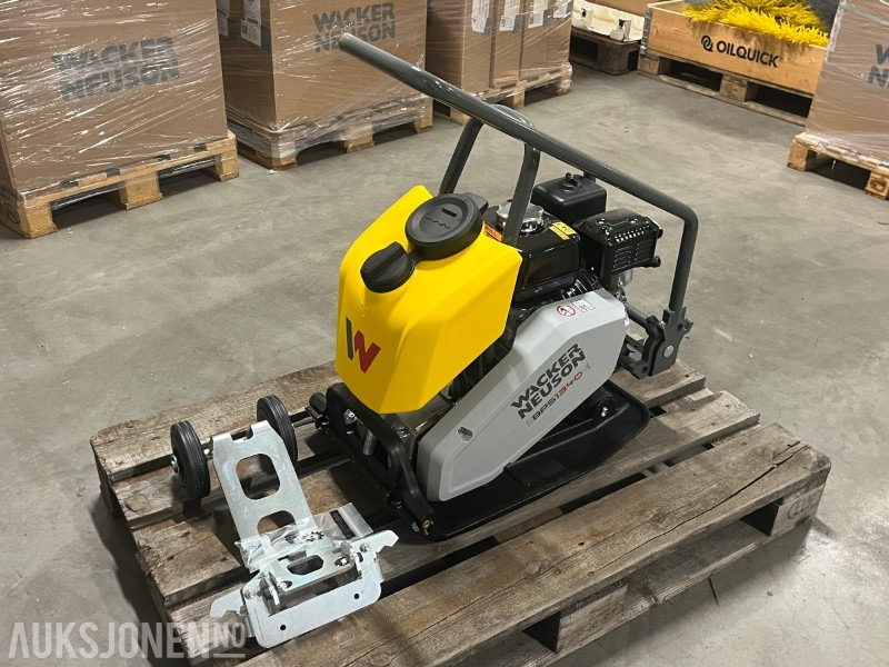 Equipo de construcción 2023 Wacker Neuson Vibroplate BPS1340Aw 75kg: foto 1