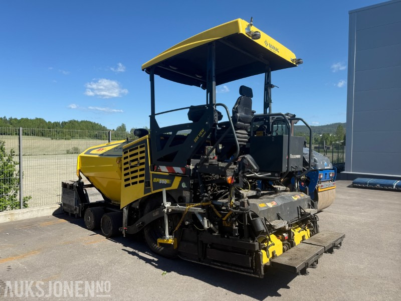 Bomag BF 300 P-2 Asfaltlegger - 54,6 kW - med 25cm utvidersett til screed og ekstra screedplatesett - Equipo de construcción: foto 3 Bomag BF 300 P-2 Asfaltlegger - 54,6 kW - med 25cm utvidersett til screed og ekstra screedplatesett - Equipo de construcción: foto 3