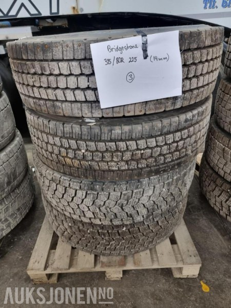 12 stk Brukte Lastebildekk Nokian og Bridgestone 315/80 - 22,5 - Camión: foto 1 12 stk Brukte Lastebildekk Nokian og Bridgestone 315/80 - 22,5 - Camión: foto 1