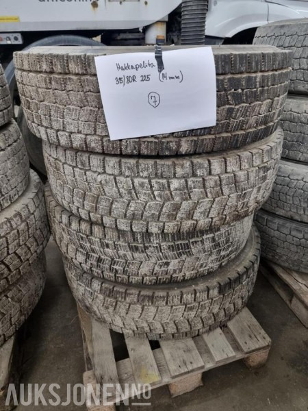 12 stk Brukte Lastebildekk Nokian og Bridgestone 315/80 - 22,5 - Camión: foto 3 12 stk Brukte Lastebildekk Nokian og Bridgestone 315/80 - 22,5 - Camión: foto 3