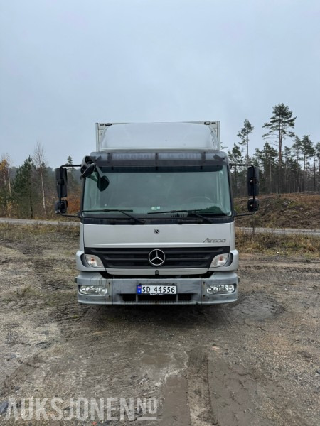 2008 Mercedes-Benz Atego 822 Servicebil / Verkstedvogn m/ Palfinger kran og verkstedinnredning - Camión: foto 2 2008 Mercedes-Benz Atego 822 Servicebil / Verkstedvogn m/ Palfinger kran og verkstedinnredning - Camión: foto 2