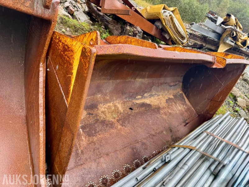 Hjullasterskuffe til CAT 950B - Implemento para Maquinaria de construcción: foto 2 Hjullasterskuffe til CAT 950B - Implemento para Maquinaria de construcción: foto 2