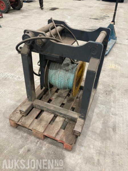 Hydraulisk vinsj til gravemaskin S60/70 feste - Implemento para Maquinaria de construcción: foto 2 Hydraulisk vinsj til gravemaskin S60/70 feste - Implemento para Maquinaria de construcción: foto 2