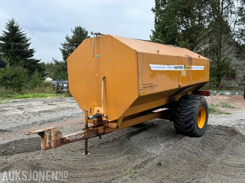 Maquinaria agrícola Guffen tankhenger til vann: foto 1