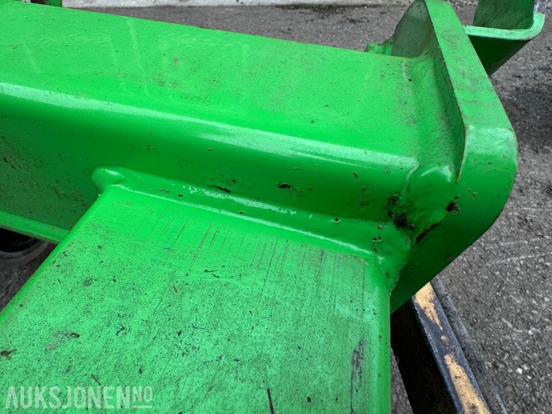 Lite brukt løftearm til Avant 630 - Maquinaria agrícola: foto 2 Lite brukt løftearm til Avant 630 - Maquinaria agrícola: foto 2