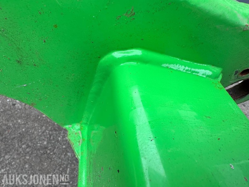 Lite brukt løftearm til Avant 630 - Maquinaria agrícola: foto 3 Lite brukt løftearm til Avant 630 - Maquinaria agrícola: foto 3