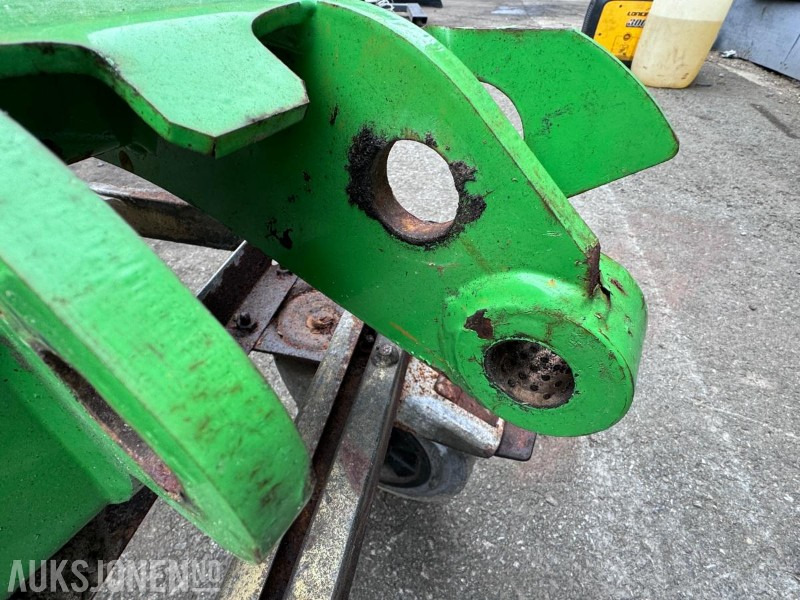 Lite brukt løftearm til Avant 630 - Maquinaria agrícola: foto 4 Lite brukt løftearm til Avant 630 - Maquinaria agrícola: foto 4