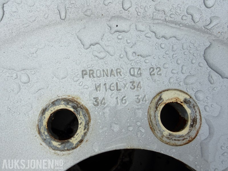 Traktordekk med pigg stått på New Holland T5060 - Maquinaria agrícola: foto 5 Traktordekk med pigg stått på New Holland T5060 - Maquinaria agrícola: foto 5