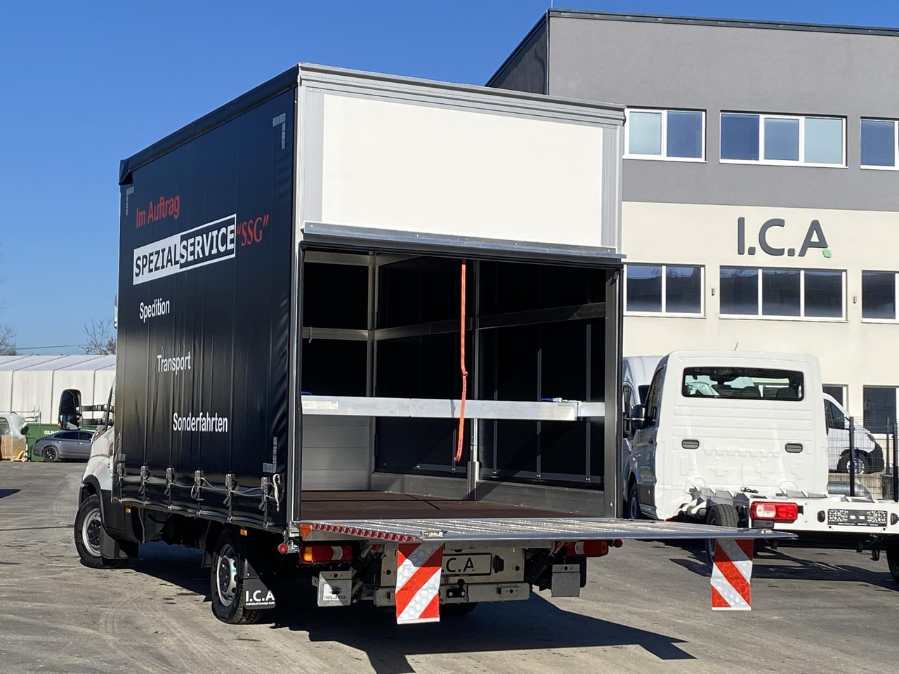 Furgoneta con lona nuevo IVECO DAILY 35S18HP D30C | PRITSCHE PLANE + SCHLAFKABINE + LADERAMPE: foto 19 Furgoneta con lona nuevo IVECO DAILY 35S18HP D30C | PRITSCHE PLANE + SCHLAFKABINE + LADERAMPE: foto 19