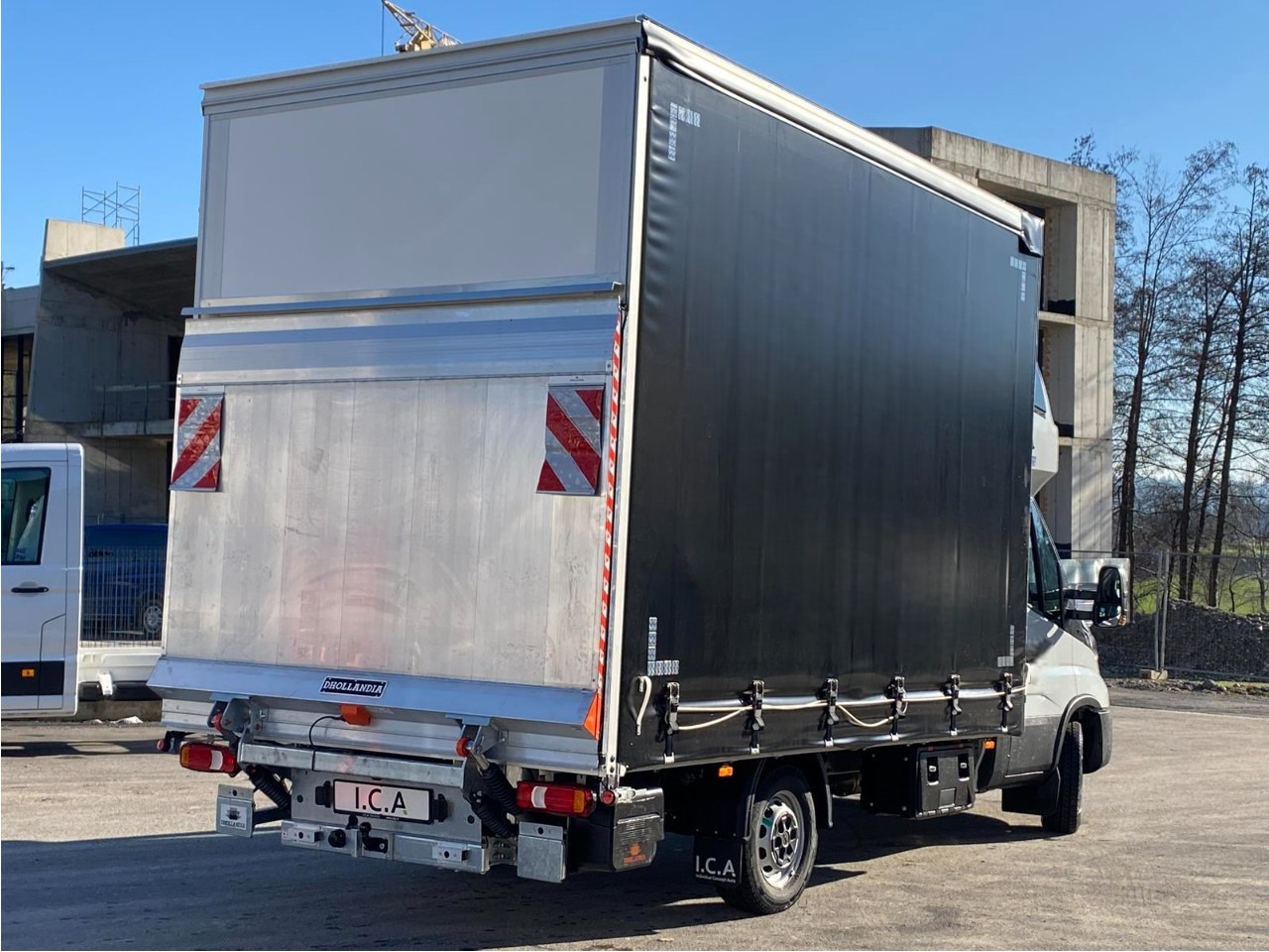 Furgoneta con lona nuevo IVECO DAILY 35S18HP D30C | PRITSCHE PLANE + SCHLAFKABINE + LADERAMPE: foto 7 Furgoneta con lona nuevo IVECO DAILY 35S18HP D30C | PRITSCHE PLANE + SCHLAFKABINE + LADERAMPE: foto 7