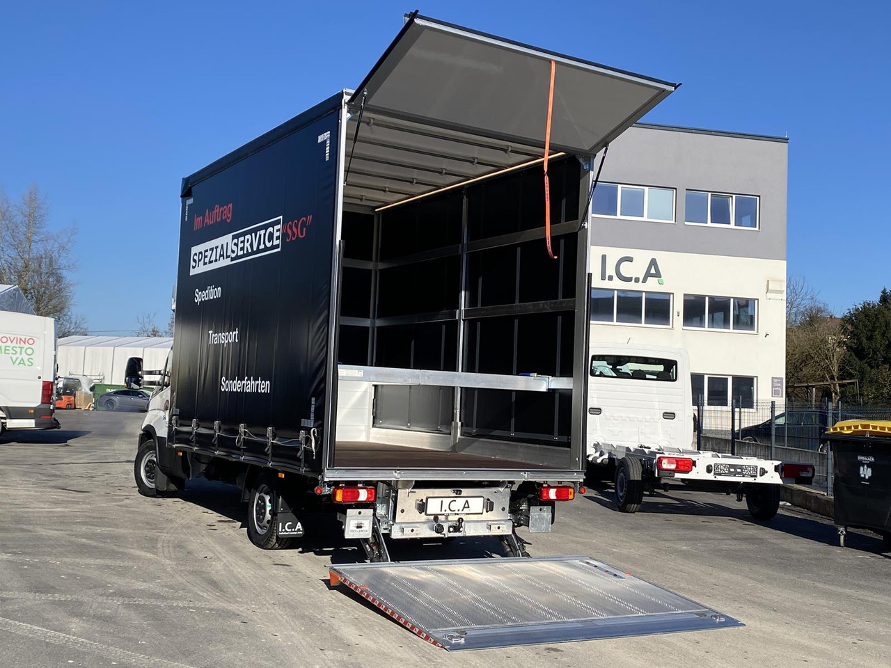 Furgoneta con lona nuevo IVECO DAILY 35S18HP D30C | PRITSCHE PLANE + SCHLAFKABINE + LADERAMPE: foto 15 Furgoneta con lona nuevo IVECO DAILY 35S18HP D30C | PRITSCHE PLANE + SCHLAFKABINE + LADERAMPE: foto 15