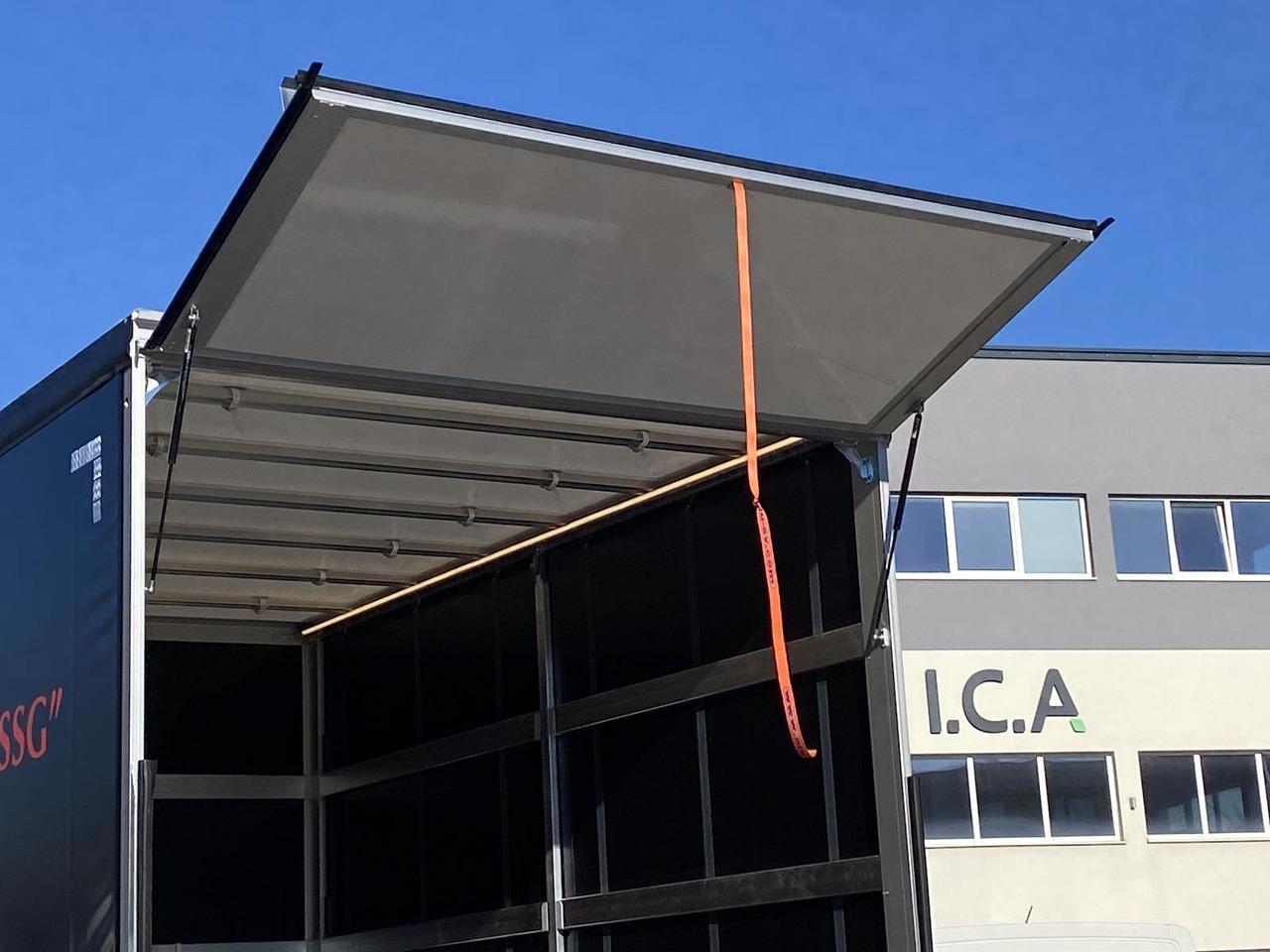 Furgoneta con lona nuevo IVECO DAILY 35S18HP D30C | PRITSCHE PLANE + SCHLAFKABINE + LADERAMPE: foto 14 Furgoneta con lona nuevo IVECO DAILY 35S18HP D30C | PRITSCHE PLANE + SCHLAFKABINE + LADERAMPE: foto 14