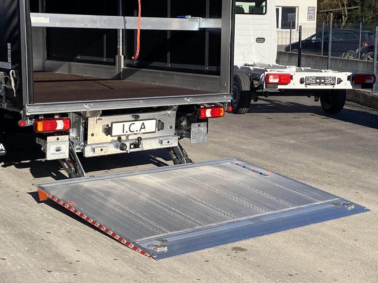 Furgoneta con lona nuevo IVECO DAILY 35S18HP D30C | PRITSCHE PLANE + SCHLAFKABINE + LADERAMPE: foto 17 Furgoneta con lona nuevo IVECO DAILY 35S18HP D30C | PRITSCHE PLANE + SCHLAFKABINE + LADERAMPE: foto 17