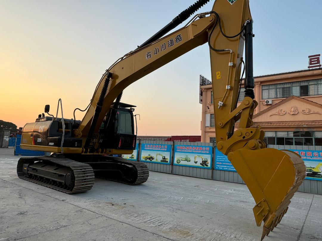 Caterpillar 325D CAT 325D2 329D 330D 330D2 25 Ton Used Excavator for Sale - Excavadora de cadenas: foto 4 Caterpillar 325D CAT 325D2 329D 330D 330D2 25 Ton Used Excavator for Sale - Excavadora de cadenas: foto 4