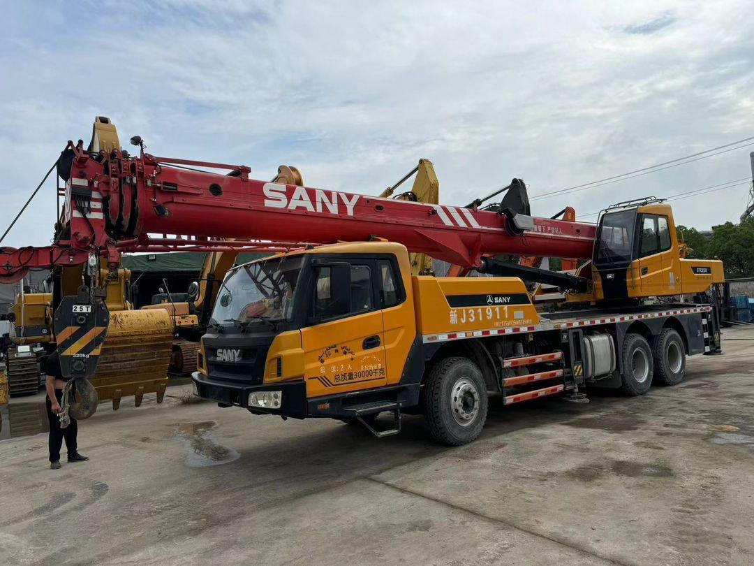 SANY 25 Ton Crane Truck Crane SANY STC250 QY50C STC750 STC1000 XCMG ZOOOMLION TADANO KOBELCO CRANES FOR SALE - Autogrúa: foto 2 SANY 25 Ton Crane Truck Crane SANY STC250 QY50C STC750 STC1000 XCMG ZOOOMLION TADANO KOBELCO CRANES FOR SALE - Autogrúa: foto 2