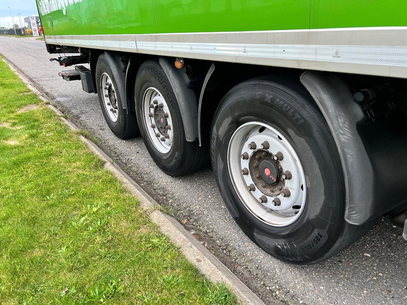 Kögel 3 - assige koeloplegger Lift axle / Carrier Vector 1950 - Semirremolque frigorífico: foto 4 Kögel 3 - assige koeloplegger Lift axle / Carrier Vector 1950 - Semirremolque frigorífico: foto 4