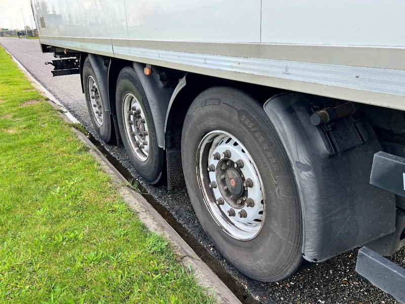 Kögel 3 assige koeloplegger Lift axle / Carrier Vector 1950 - Semirremolque frigorífico: foto 4 Kögel 3 assige koeloplegger Lift axle / Carrier Vector 1950 - Semirremolque frigorífico: foto 4