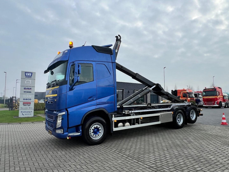 Volvo FH 500 6x2 Containersysteem Dynamic steering / VDL S-25-6600 / Haakarm - Camión multibasculante: foto 1 Volvo FH 500 6x2 Containersysteem Dynamic steering / VDL S-25-6600 / Haakarm - Camión multibasculante: foto 1