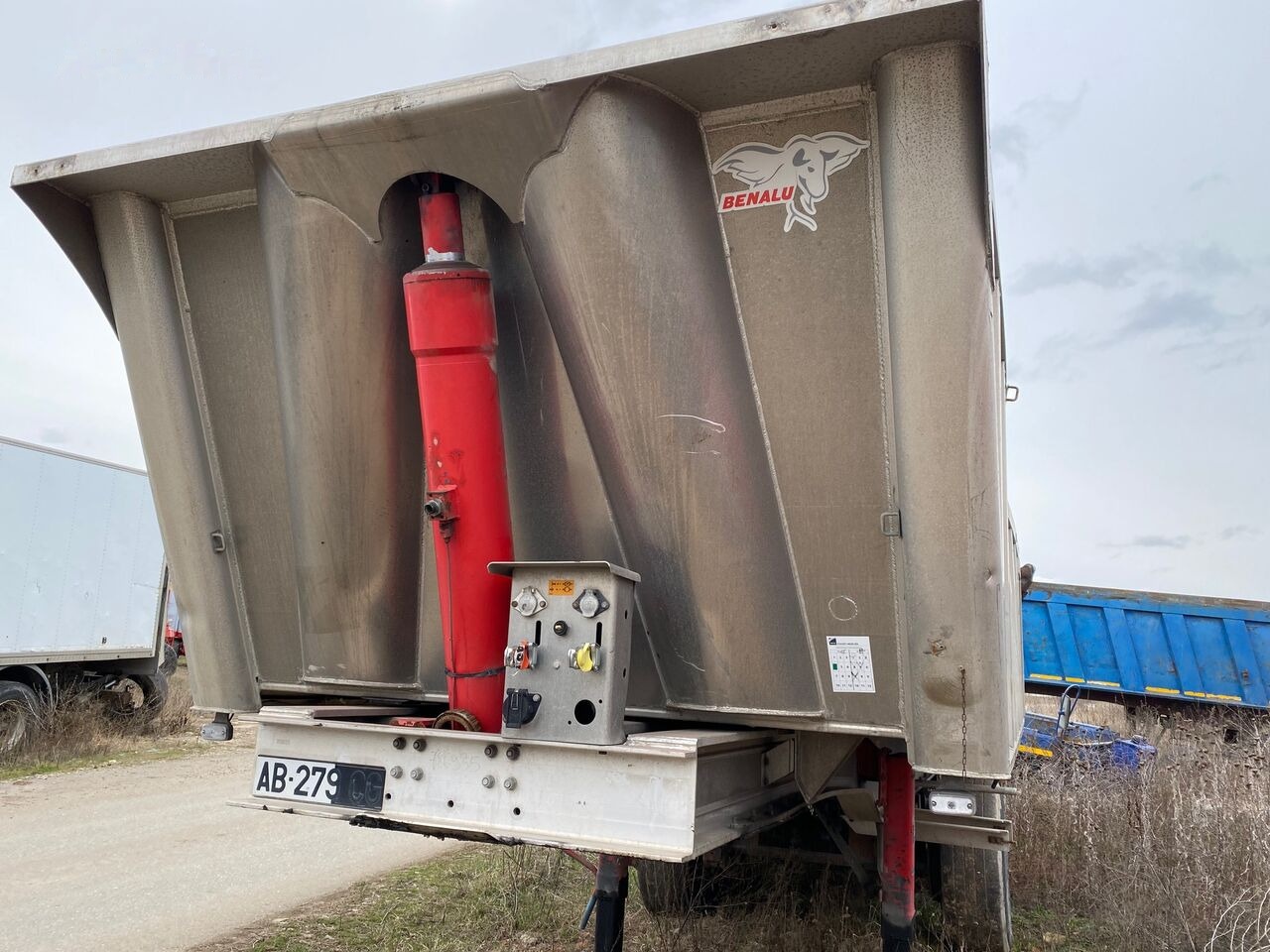 Benalu Bena Basculabila Agregate Aluminiu 2 PIECES AVALABILE - Semirremolque volquete: foto 4 Benalu Bena Basculabila Agregate Aluminiu 2 PIECES AVALABILE - Semirremolque volquete: foto 4