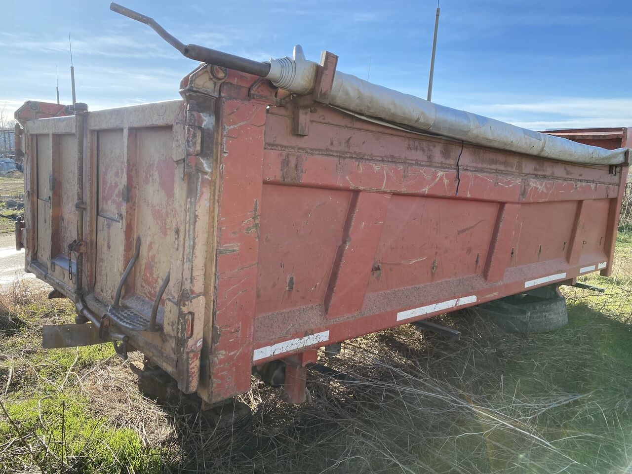 Hyva Bena 6x4 cu semissiu si cilindru : 4,9 m lungime semisasiu pentr - Bastidor/ Chasis para Camión: foto 2 Hyva Bena 6x4 cu semissiu si cilindru : 4,9 m lungime semisasiu pentr - Bastidor/ Chasis para Camión: foto 2