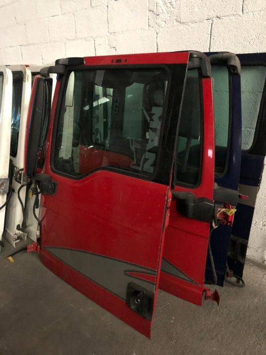 Scania - Puerta y piezas para Camión: foto 2 Scania - Puerta y piezas para Camión: foto 2