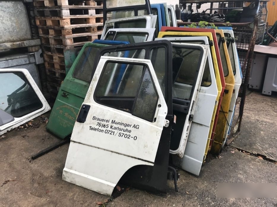 Usi cabina camion din dezmembrari - Puerta y piezas para Camión: foto 1 Usi cabina camion din dezmembrari - Puerta y piezas para Camión: foto 1