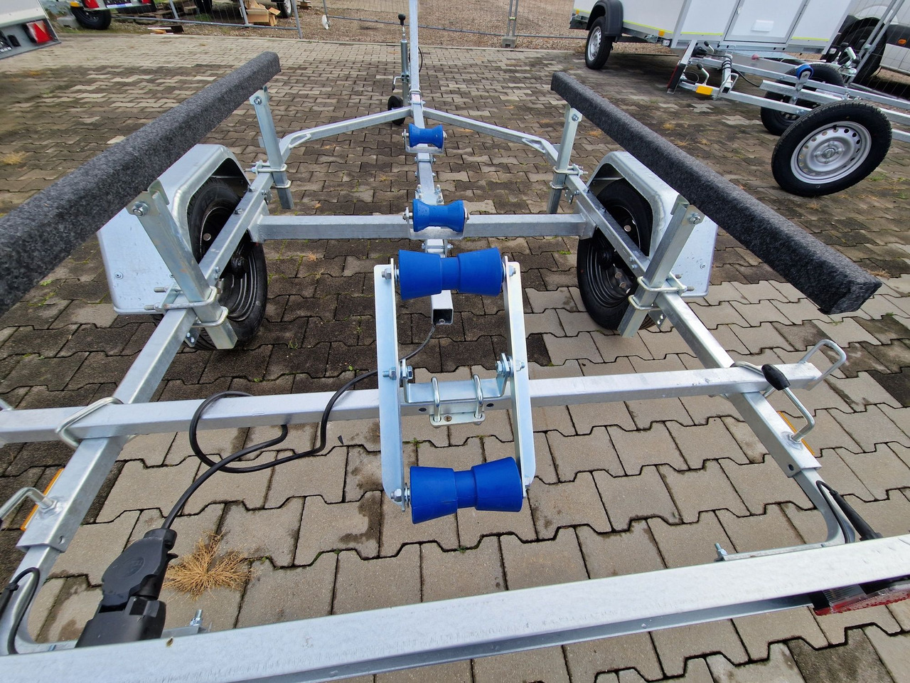 Nowa Przyczepa 2025 Podłodziowa ponton łódź Niewiadów P400 P415 do 6m - Remolque portavehículos: foto 1 Nowa Przyczepa 2025 Podłodziowa ponton łódź Niewiadów P400 P415 do 6m - Remolque portavehículos: foto 1