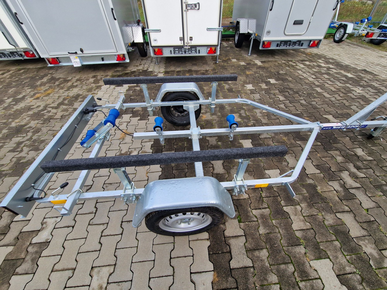 Nowa Przyczepa 2025 Podłodziowa ponton łódź Niewiadów P400 P415 do 6m - Remolque portavehículos: foto 3 Nowa Przyczepa 2025 Podłodziowa ponton łódź Niewiadów P400 P415 do 6m - Remolque portavehículos: foto 3