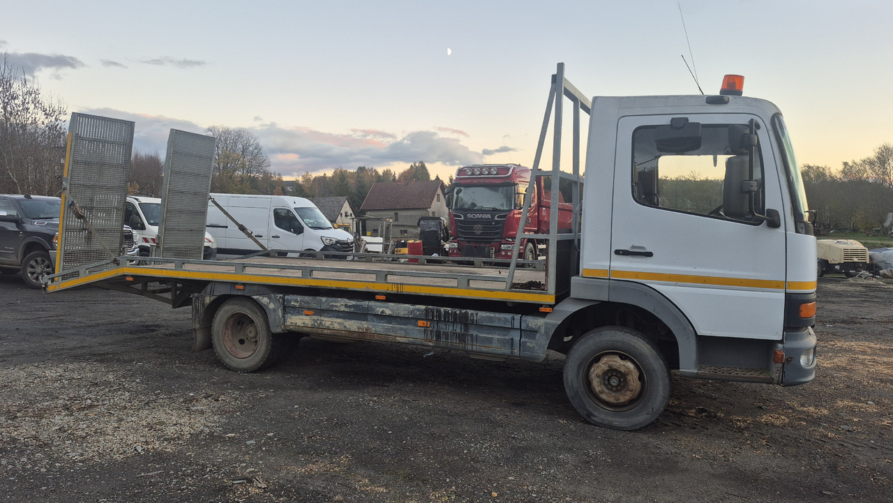 MERCEDES-BENZ ATEGO 970.21 - Camión portavehículos: foto 4 MERCEDES-BENZ ATEGO 970.21 - Camión portavehículos: foto 4