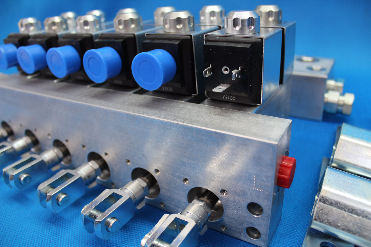 Actuator block MOD 10 for 6 function12/ 24VDC Retrofit Kit for crane with valve without solenoids Fassi Hiab Palfinger 12/24V - Maquinaria de construcción: foto 5 Actuator block MOD 10 for 6 function12/ 24VDC Retrofit Kit for crane with valve without solenoids Fassi Hiab Palfinger 12/24V - Maquinaria de construcción: foto 5