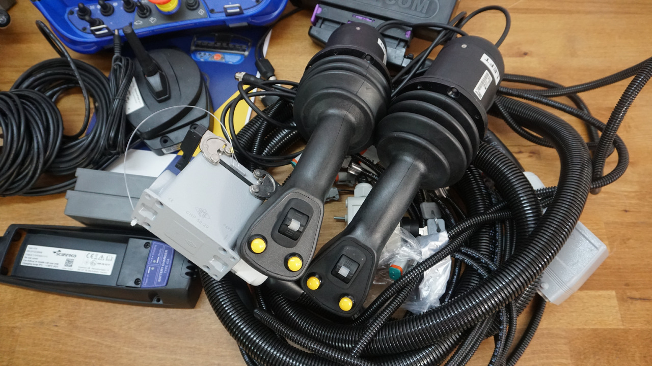 Set SPV with Scanreco RC400 8 Functions Hiab, Palfinger, Fassi - Remolque forestal: foto 4 Set SPV with Scanreco RC400 8 Functions Hiab, Palfinger, Fassi - Remolque forestal: foto 4