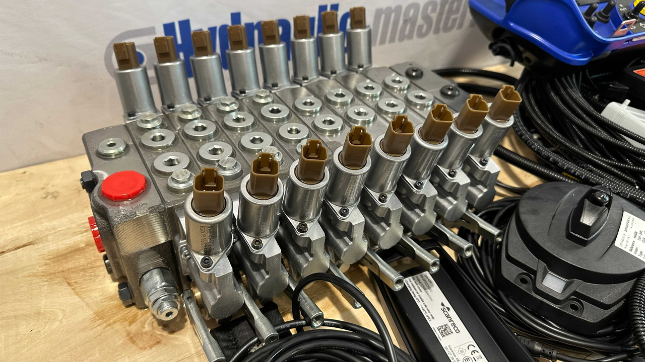 Set Scanreco RC400 with Walvoil DPX100 Liebherr, Demag, Grove, Tadano - Remolque forestal: foto 2 Set Scanreco RC400 with Walvoil DPX100 Liebherr, Demag, Grove, Tadano - Remolque forestal: foto 2