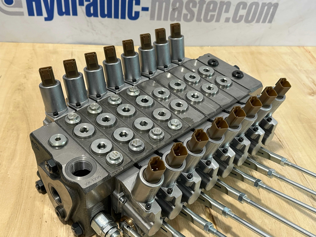 Valve Walvoil DPX100 MKG, Palfinger, Fassi, Hiab - Remolque forestal: foto 1 Valve Walvoil DPX100 MKG, Palfinger, Fassi, Hiab - Remolque forestal: foto 1