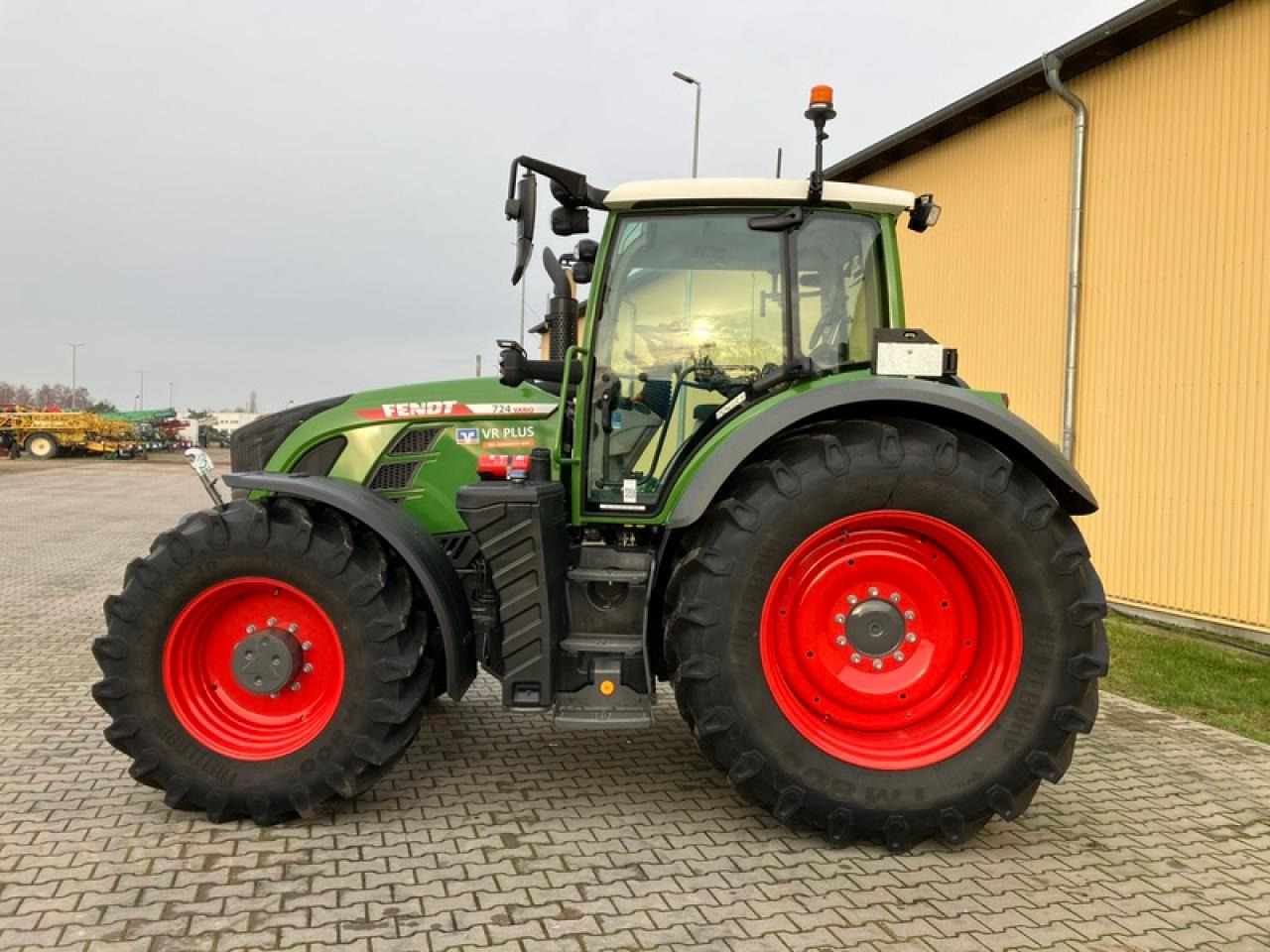 Fendt VARIO 724 GEN6 // RTK - Tractor: foto 2 Fendt VARIO 724 GEN6 // RTK - Tractor: foto 2