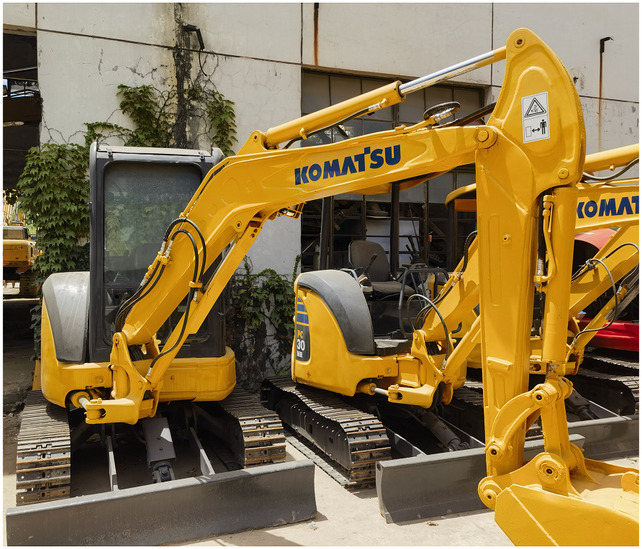 Good condition used excavator Komatsu PC35, Komatsu PC35MR-3 excavator with dozer, mini escavadora Komatsu - Excavadora de cadenas: foto 1 Good condition used excavator Komatsu PC35, Komatsu PC35MR-3 excavator with dozer, mini escavadora Komatsu - Excavadora de cadenas: foto 1