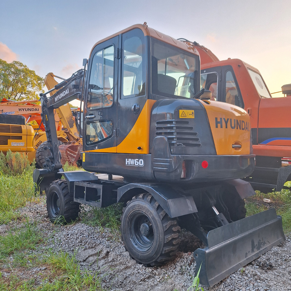 Hyundai 60vs excavator - Excavadora de ruedas: foto 1 Hyundai 60vs excavator - Excavadora de ruedas: foto 1