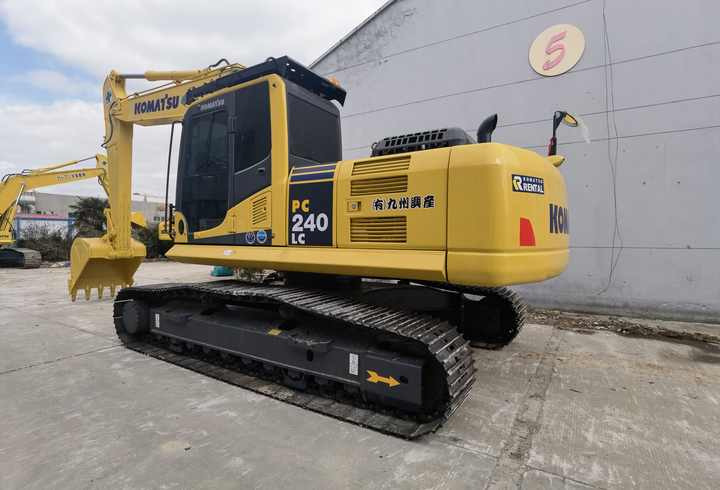 Japan original Used second hand excavator Komatsu PC240LC-8 hydraulic excavator digger for sale - Excavadora de cadenas: foto 2 Japan original Used second hand excavator Komatsu PC240LC-8 hydraulic excavator digger for sale - Excavadora de cadenas: foto 2